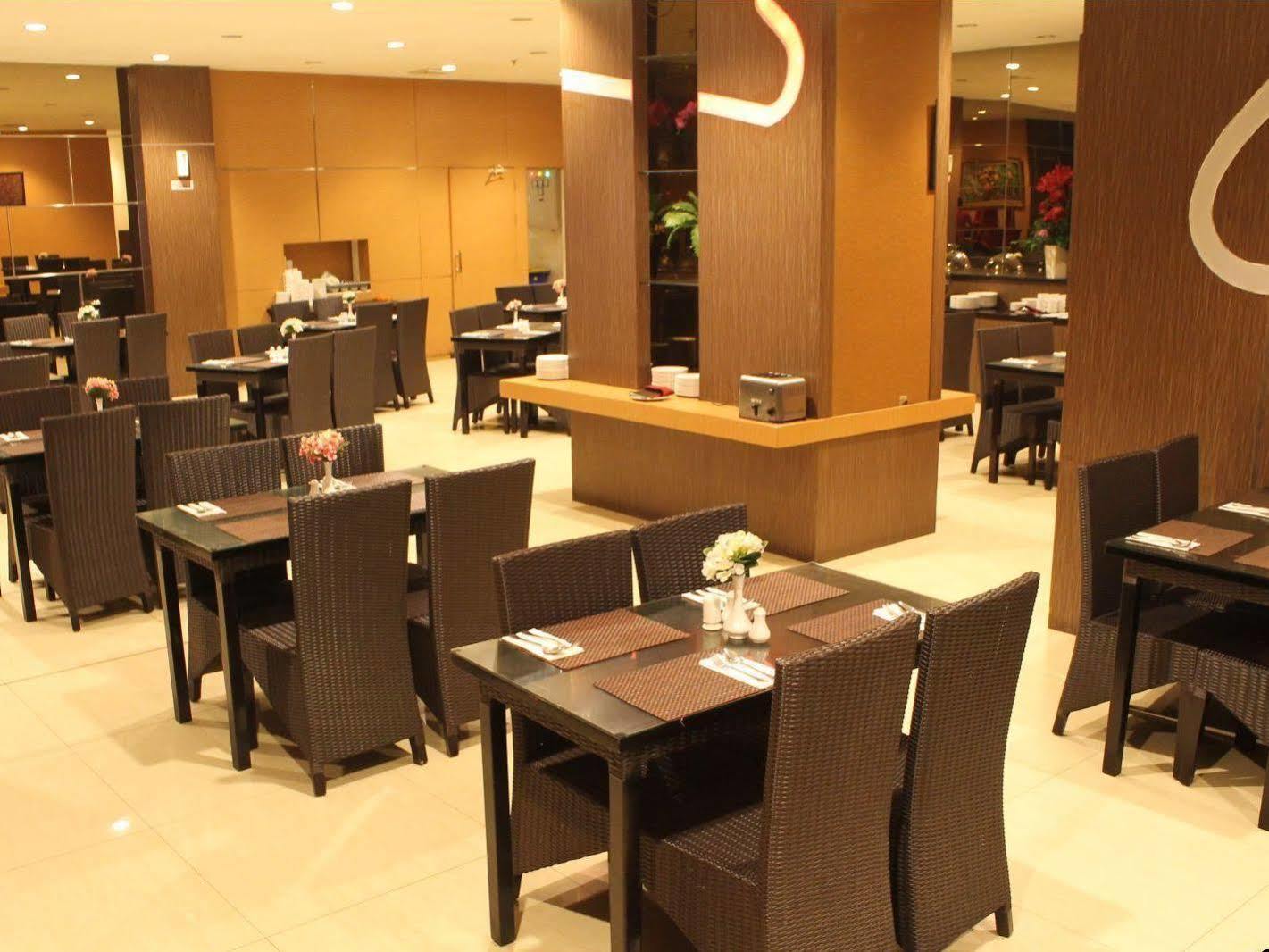 Grand Imawan Hotel Makassar Exteriör bild